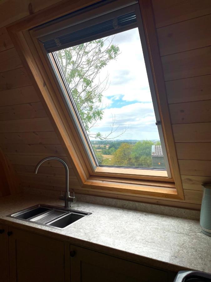 Hotel Rabbit Glamping Pod School House Farm Leighton  Esterno foto