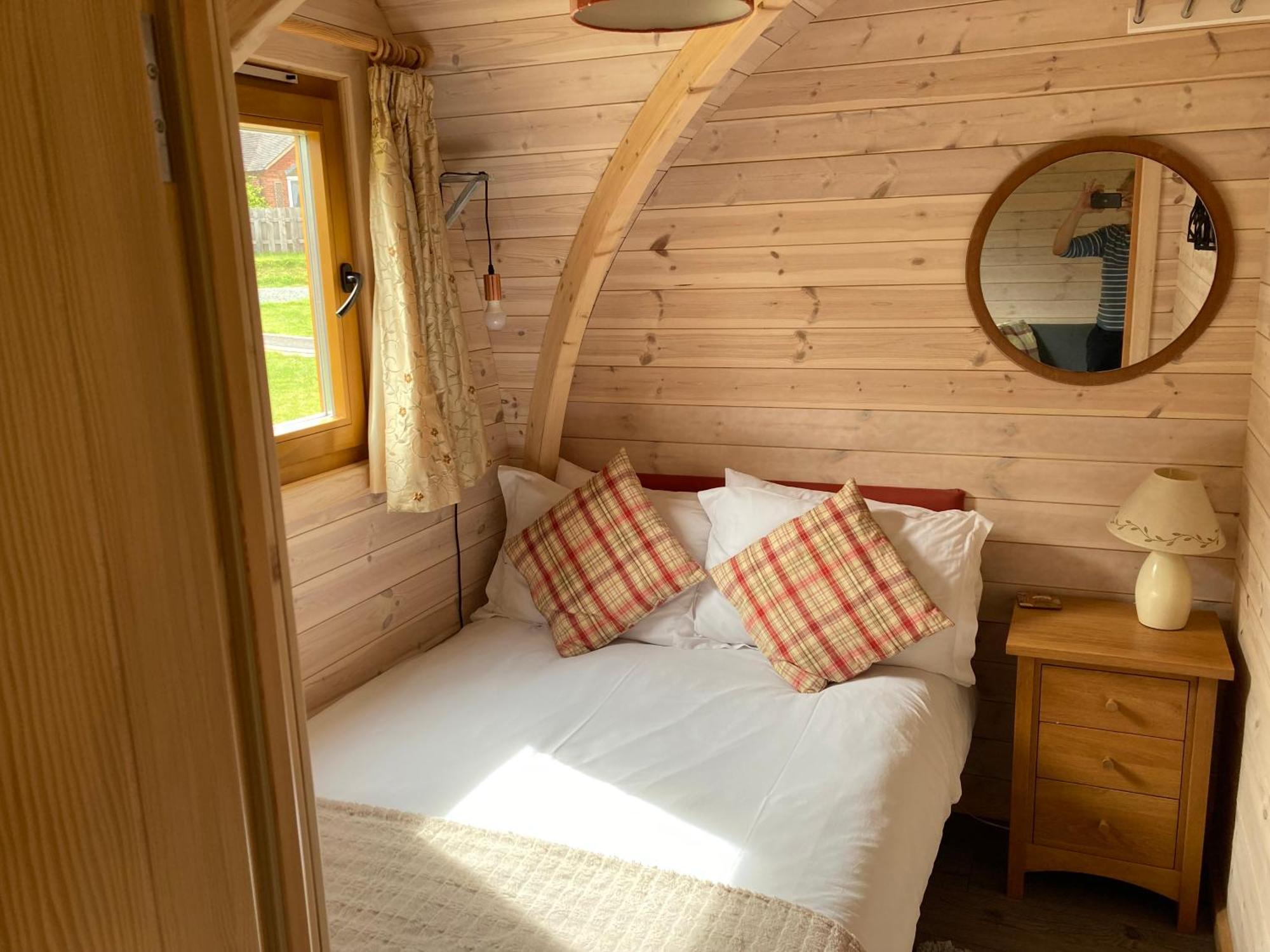 Hotel Rabbit Glamping Pod School House Farm Leighton  Esterno foto