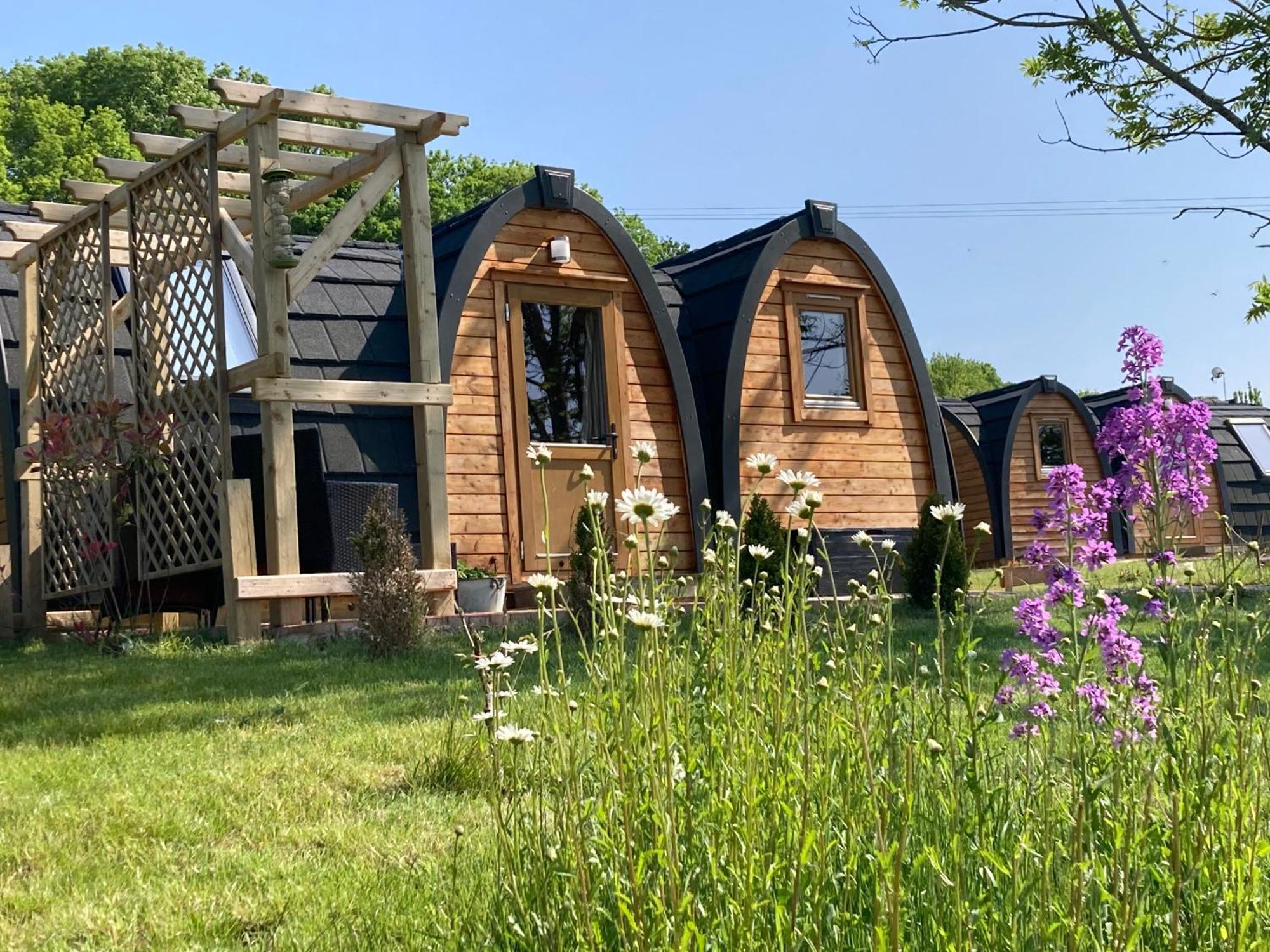 Hotel Rabbit Glamping Pod School House Farm Leighton  Esterno foto